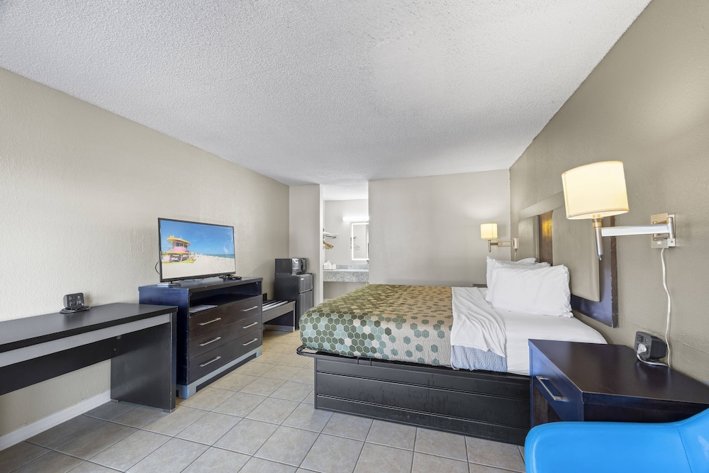 غرفة قياسية بسرير كينج، Econo Lodge Lavonia, GA 4/5