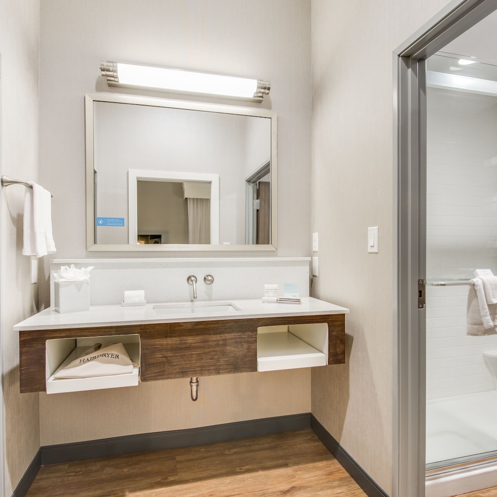 Hampton Inn Suites Dallas Ft Worth Airport South Tx 25/49