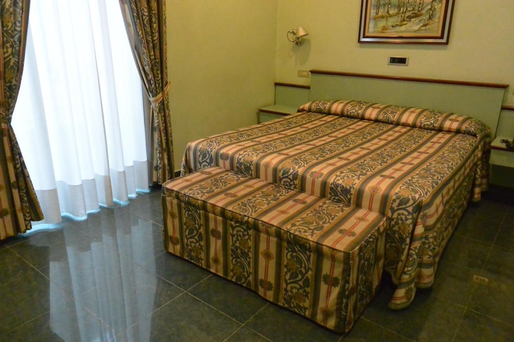 Le Petit Hotel 32/59