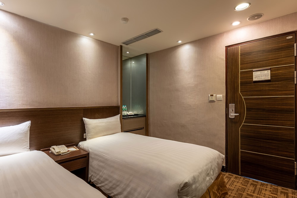 Standard, Twin Beds, No Window