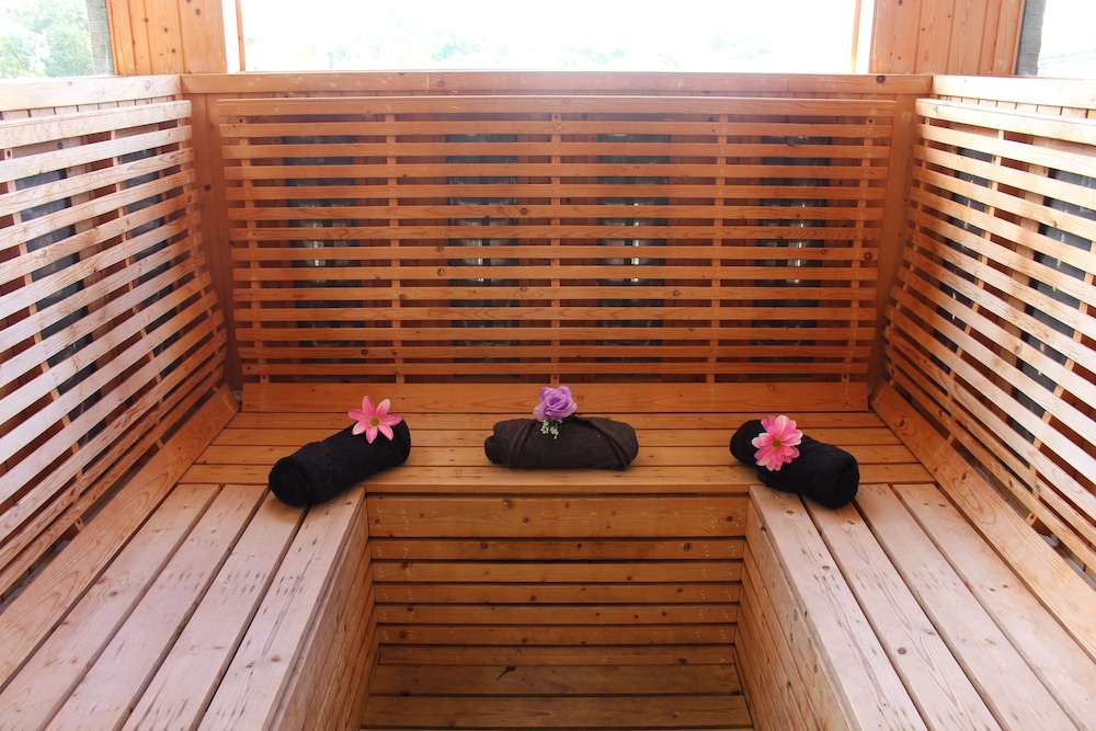 Paradise Spa Hotel 38/62