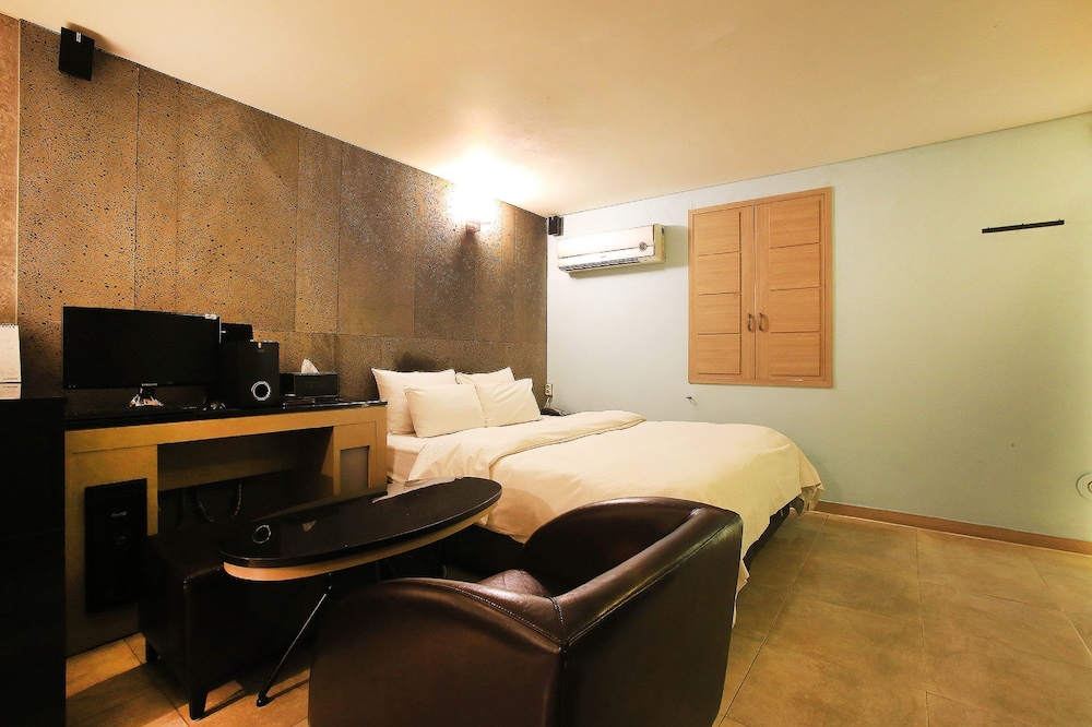 TARA HOTEL 16/40