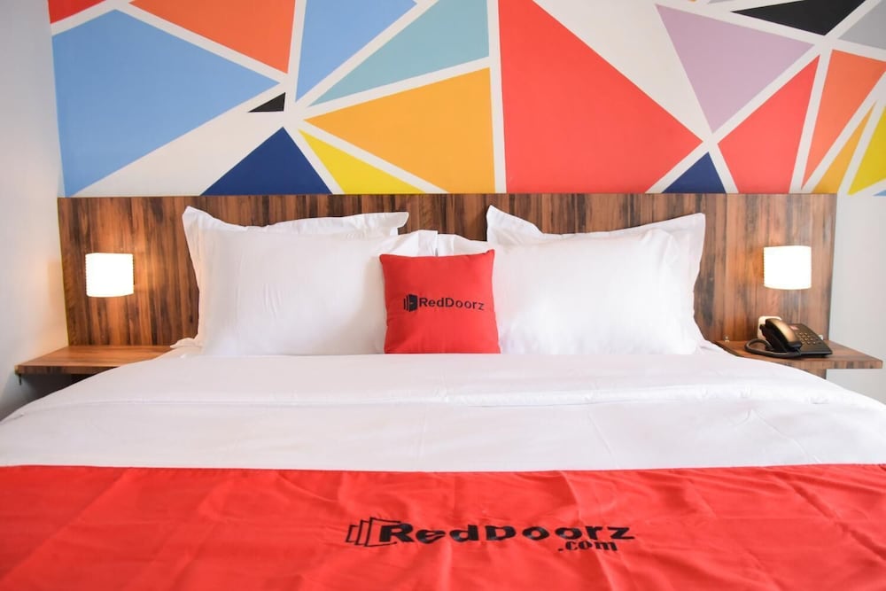 RedDoorz Plus near UNIMED Medan 6/22