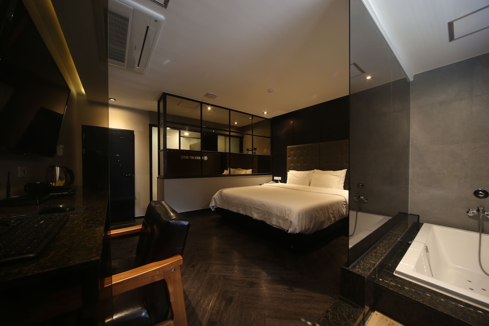 Brown Dot Hotel Beom il 27/30