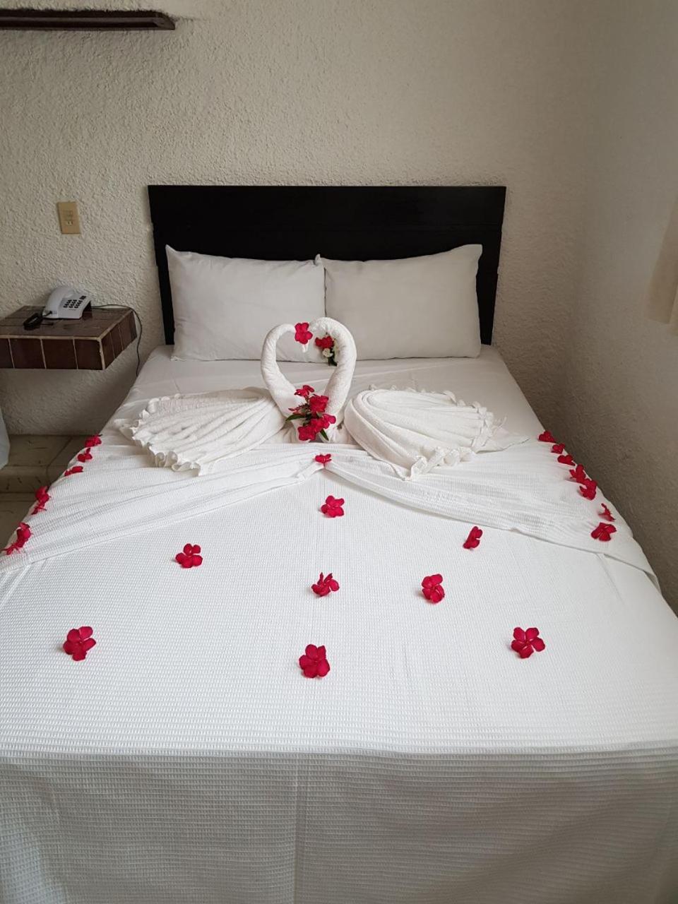 Hotel Carrillos 12/25