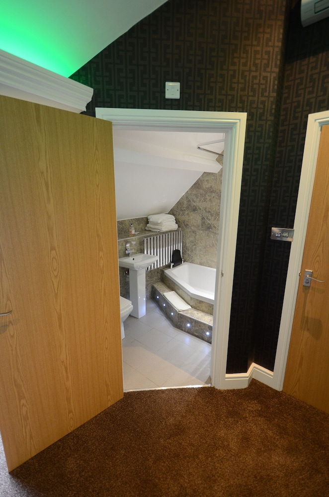 Harboro Hotel 32/33