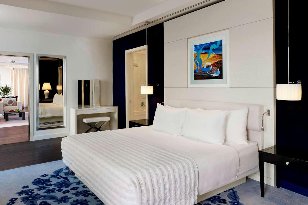 Diplomat, Suite, King Bed, Sea View, Balcony, Club Lounge Access