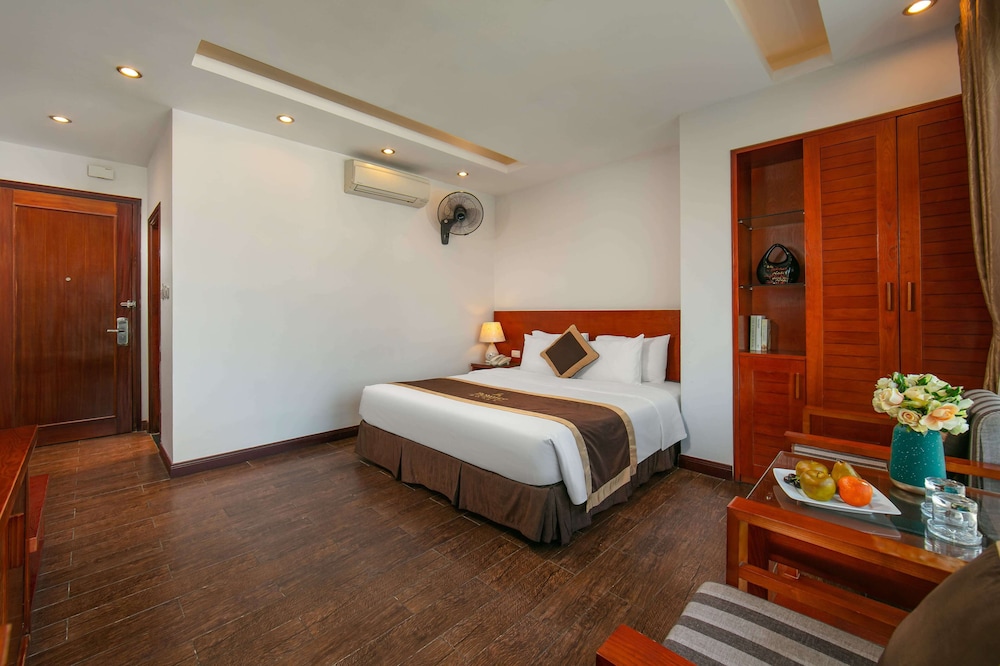 Bounty Hotel 25/67