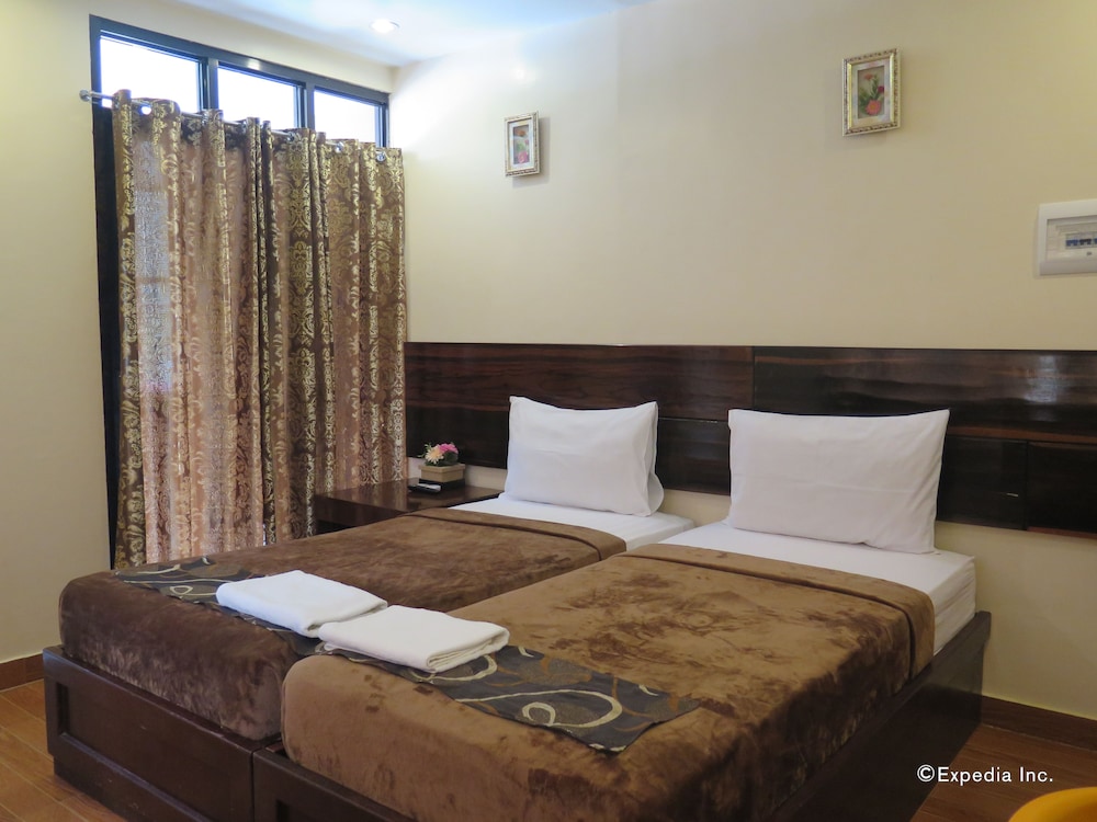 DELUXE, TWIN BEDS