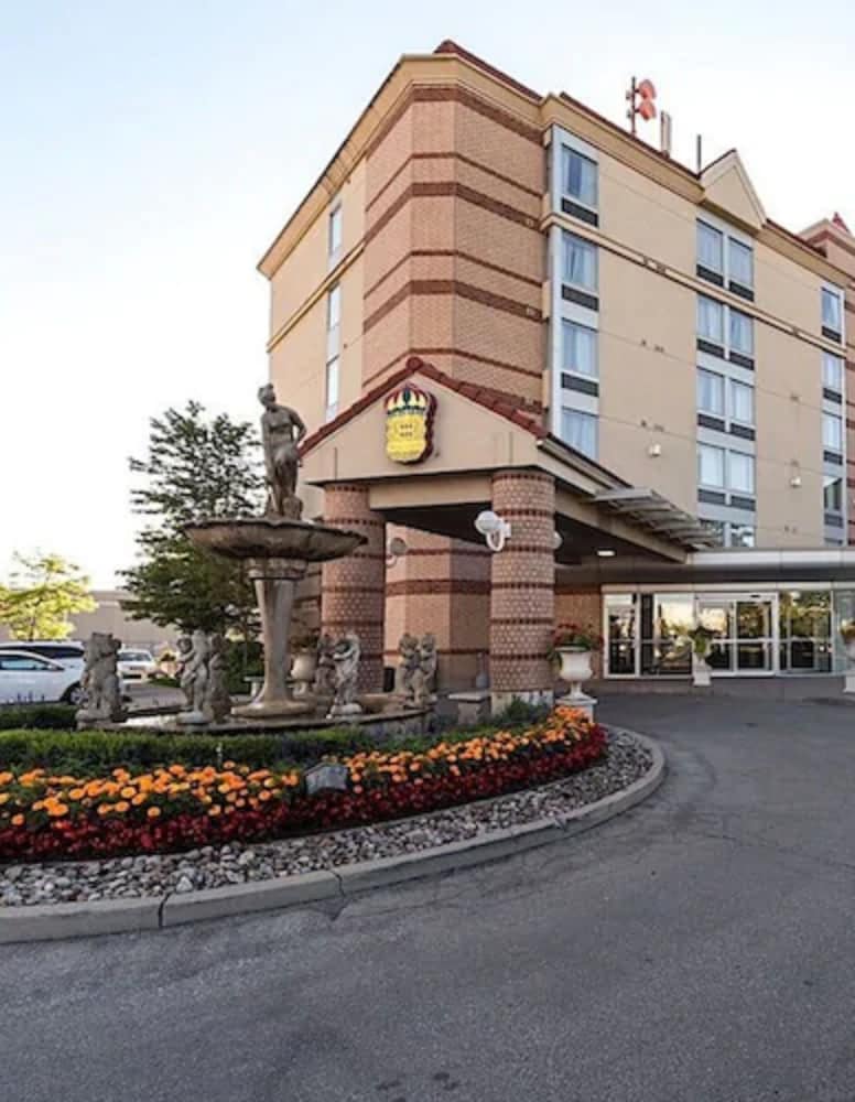 Monte Carlo Inn Airport Suites 1/68
