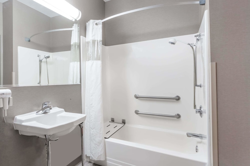 Comfort Inn Huntington Near University Area 8/48