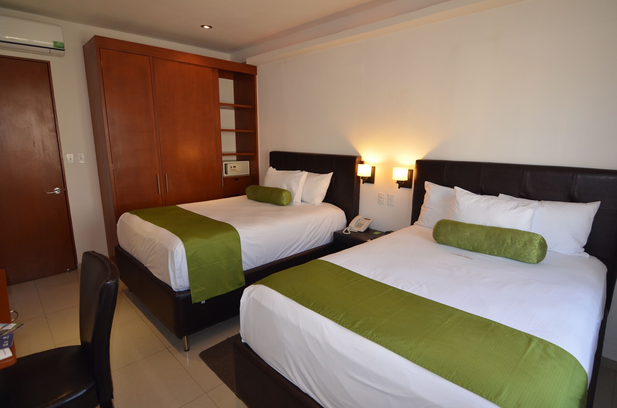 DELUXE, DOUBLE BED