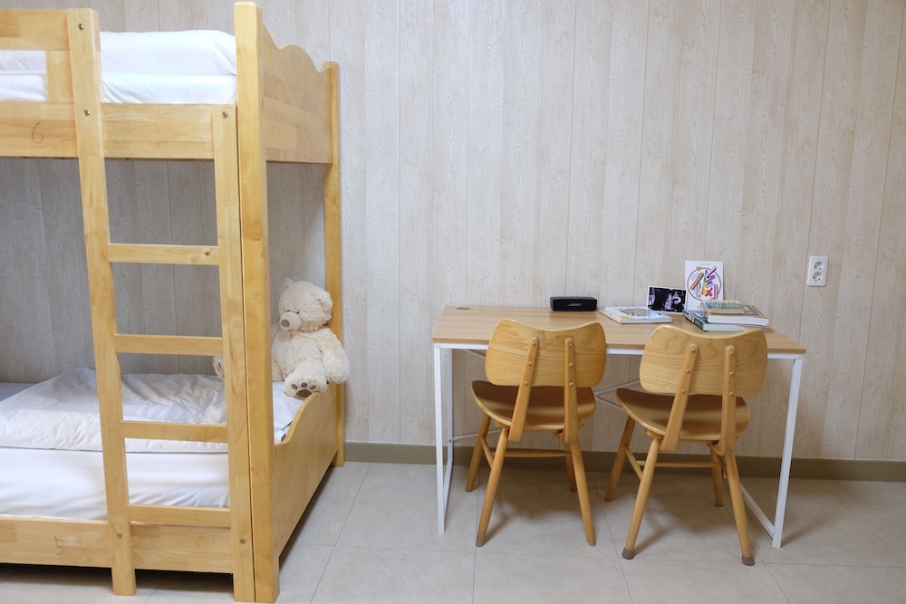1% Hostel 49/59