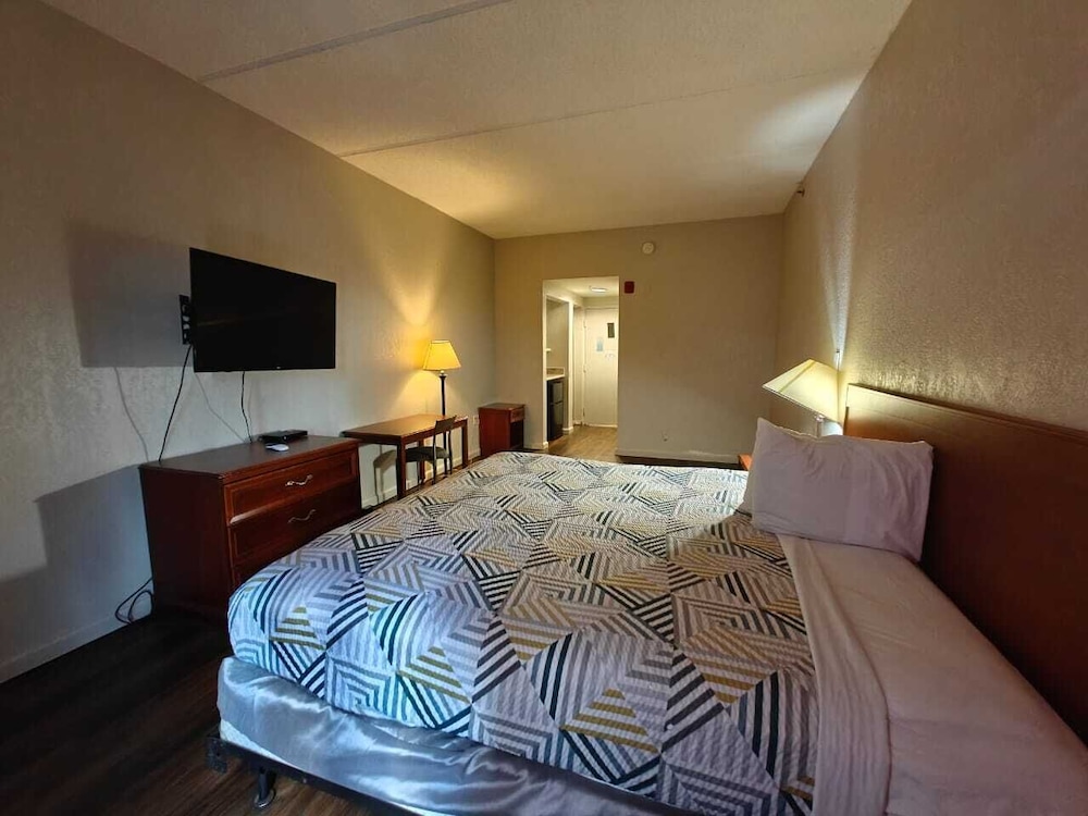 Budgetel Inns & Suites - Atlanta Galleria Stadium 9/25