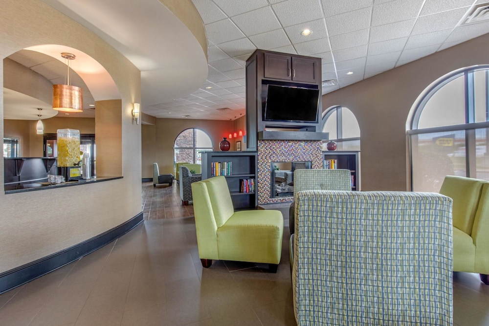 Comfort Suites Jackson I-40 8/47