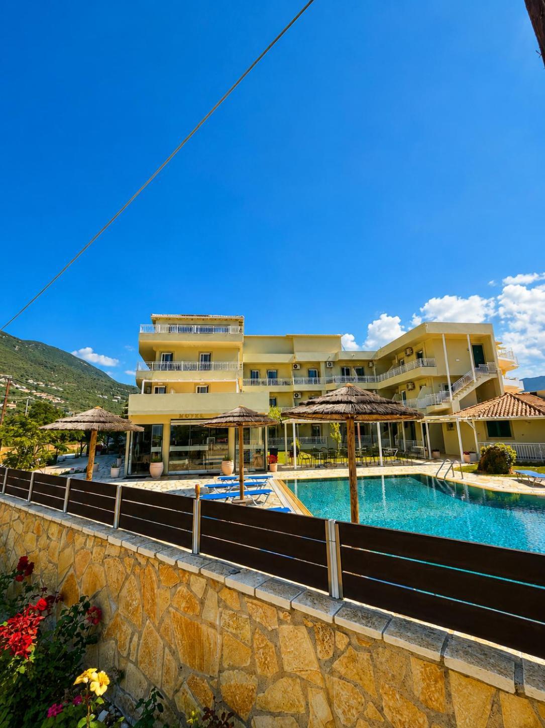 Kalias Hotel 2/51