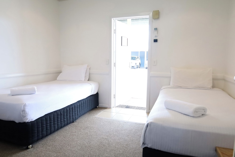 CLASSIC, TWIN BEDS