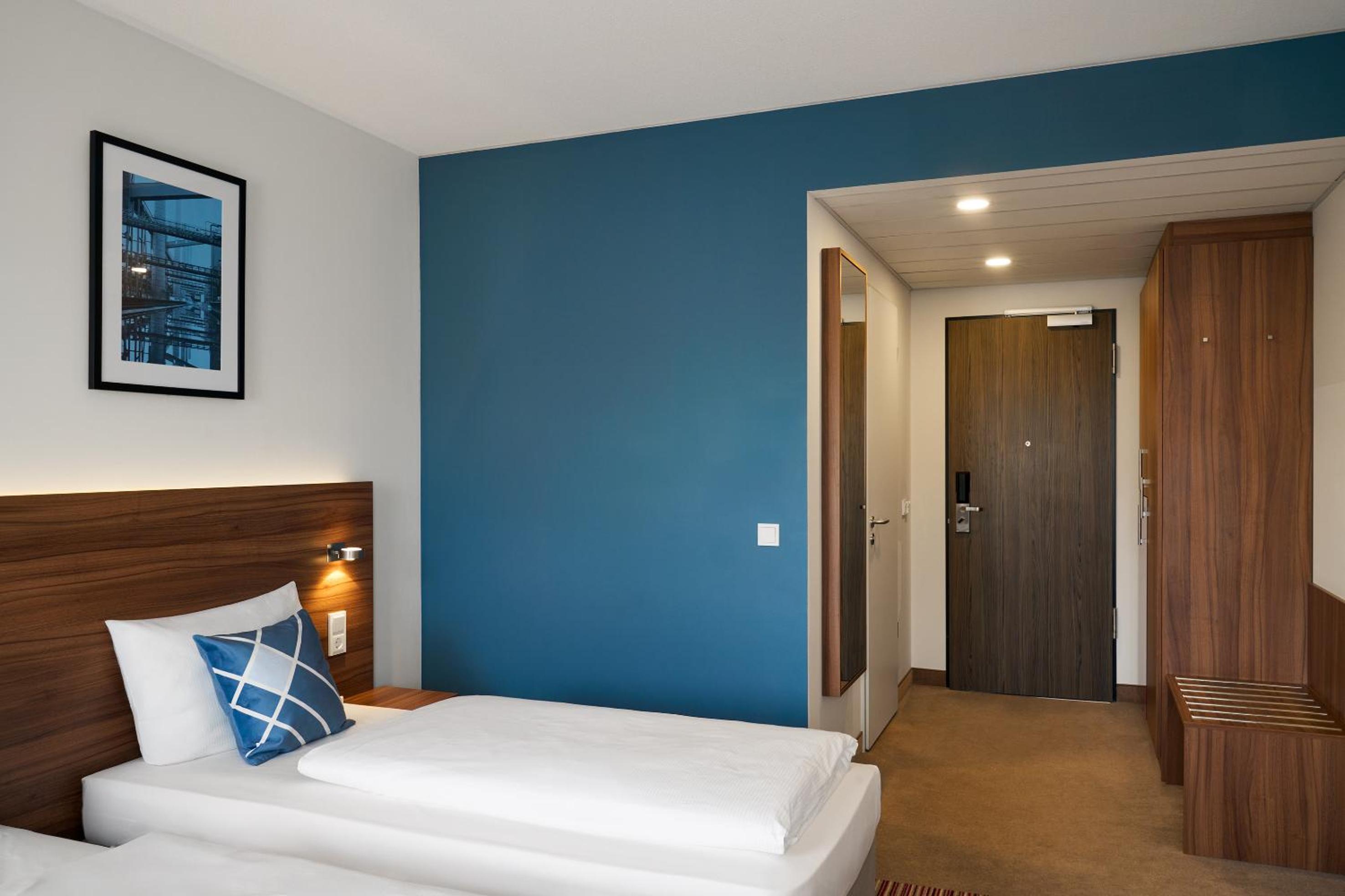 Standard, Single Bed, Street View