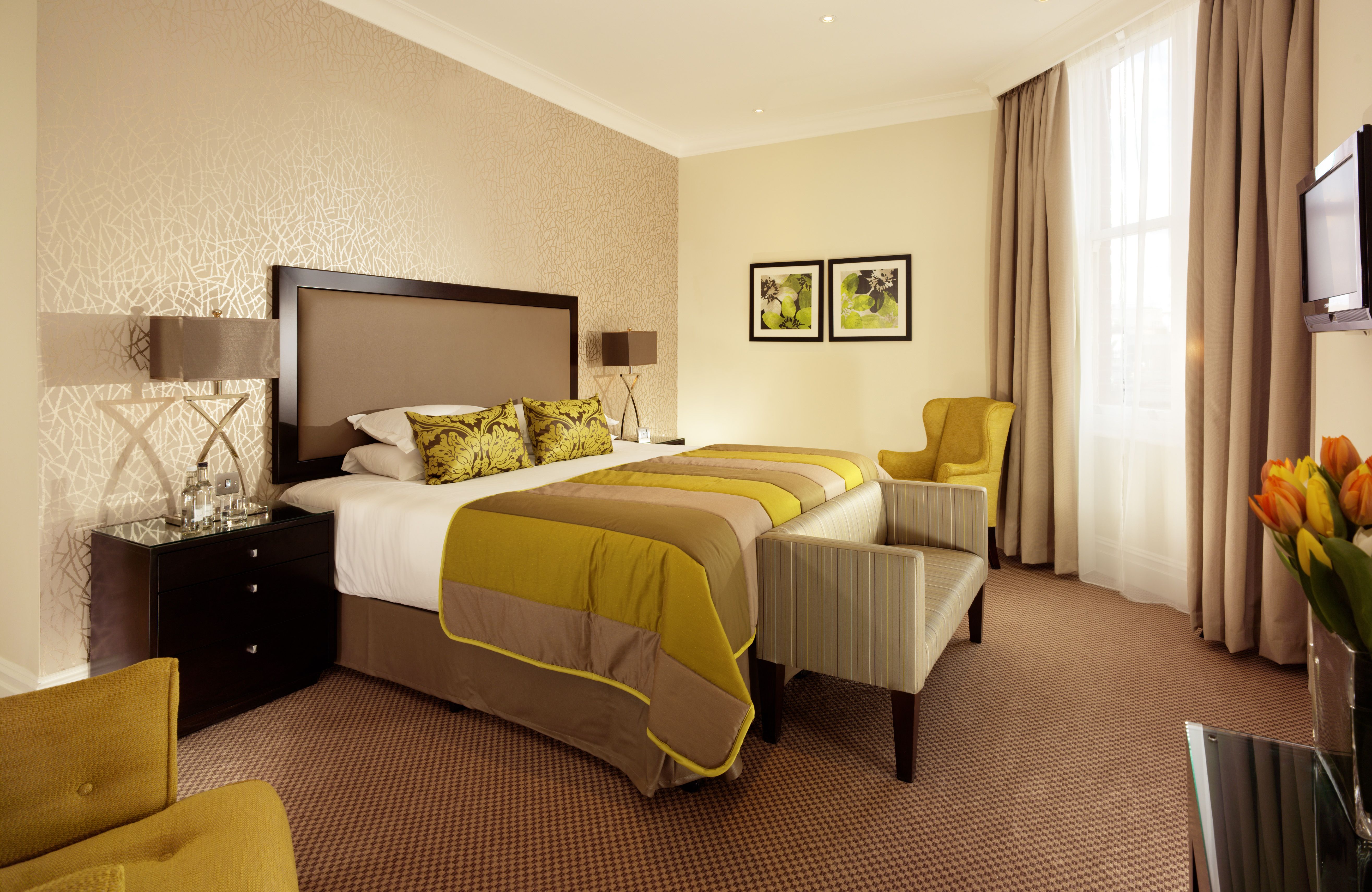 3 Bedrooms, Suite