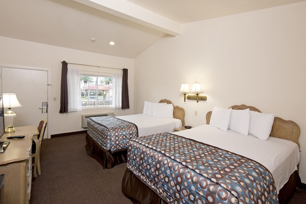 Anaheim Discovery Inn Suites 13/68