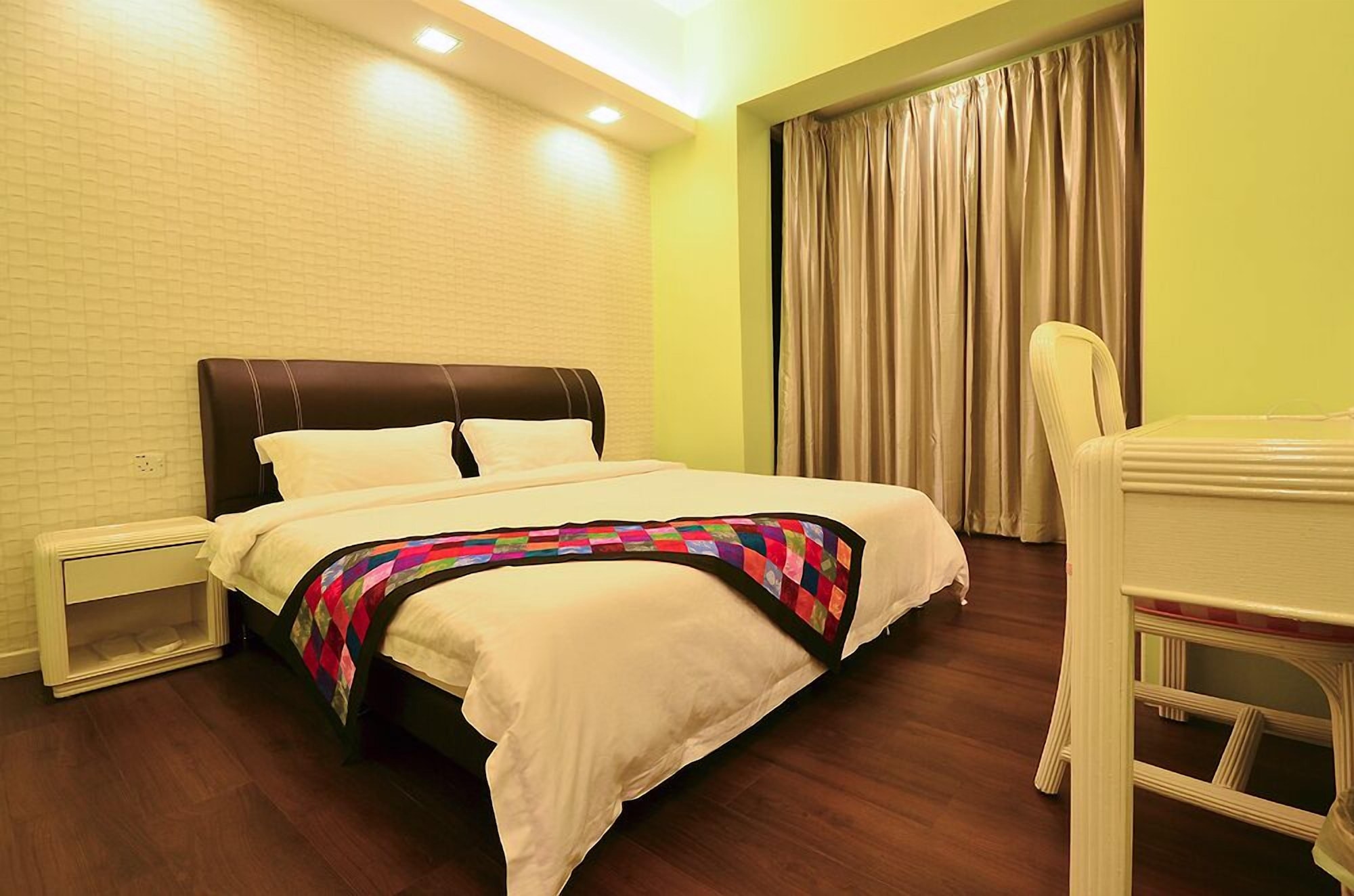 1 BEDROOM, APARTMENT, CITY VIEW