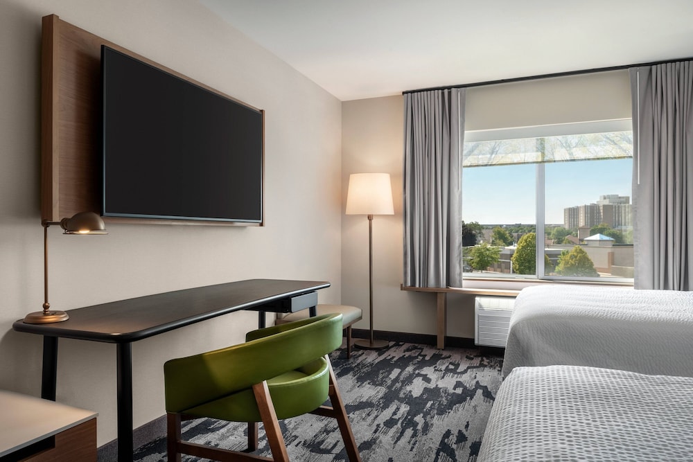 Fairfield Inn Suites Milwaukee West 29/38