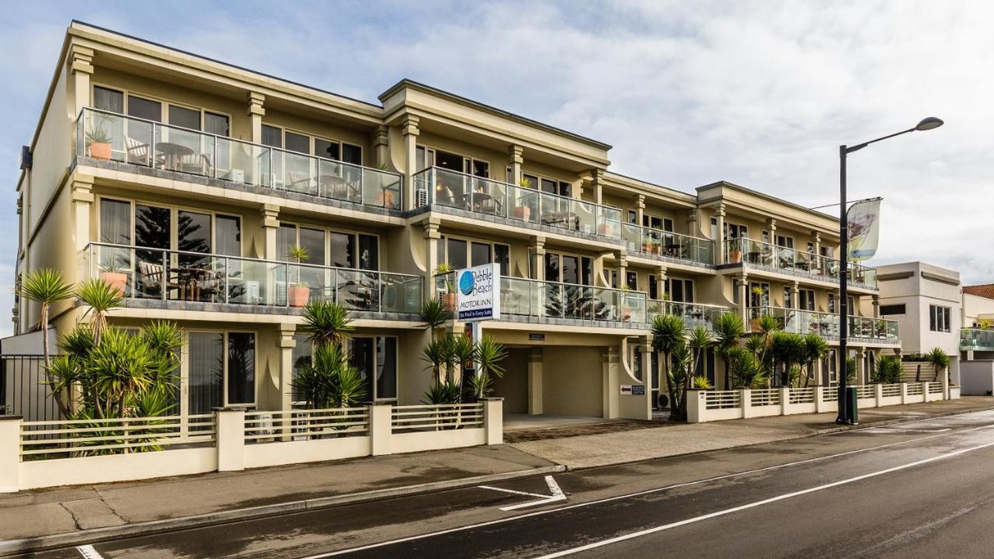 Pebble Beach Motor Inn 3/51