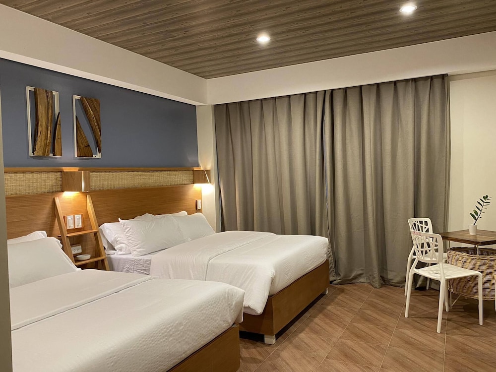 PREMIUM, 2 QUEEN BEDS, PRIVATE BATHROOM