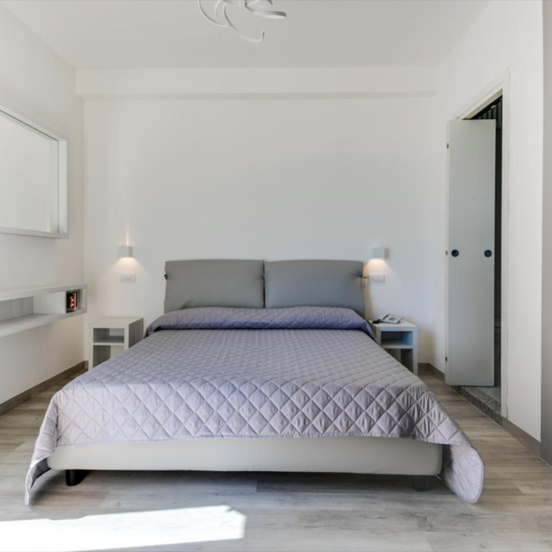 King Bed, Lateral Side Sea View