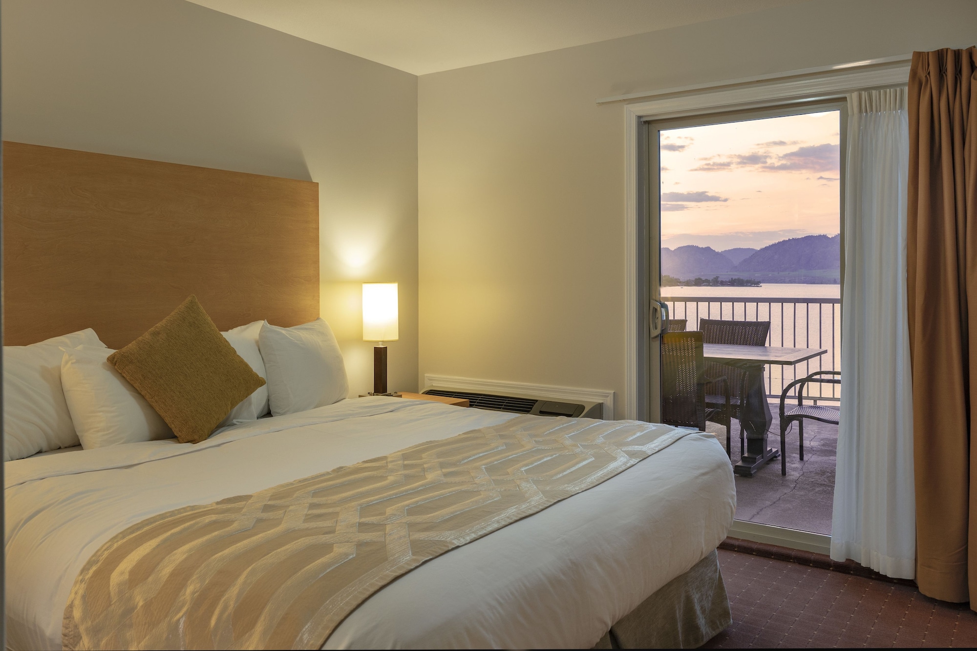 Coast, Premium, Penthouse Suite, Suite, 1 Queen and 1 Single Bed, 2 Bathrooms, Sofa