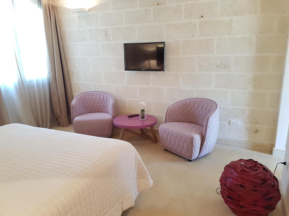 Le Scuderie - Castello Monaci 11/50