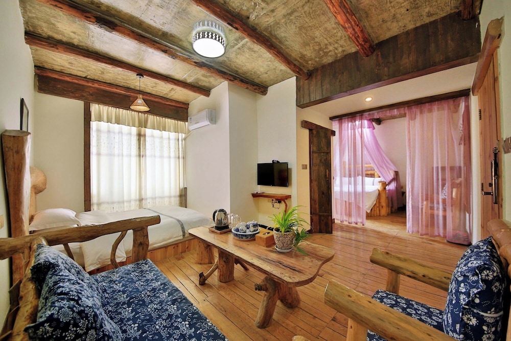 Xiangxi Dreamweaver Inn 31/50
