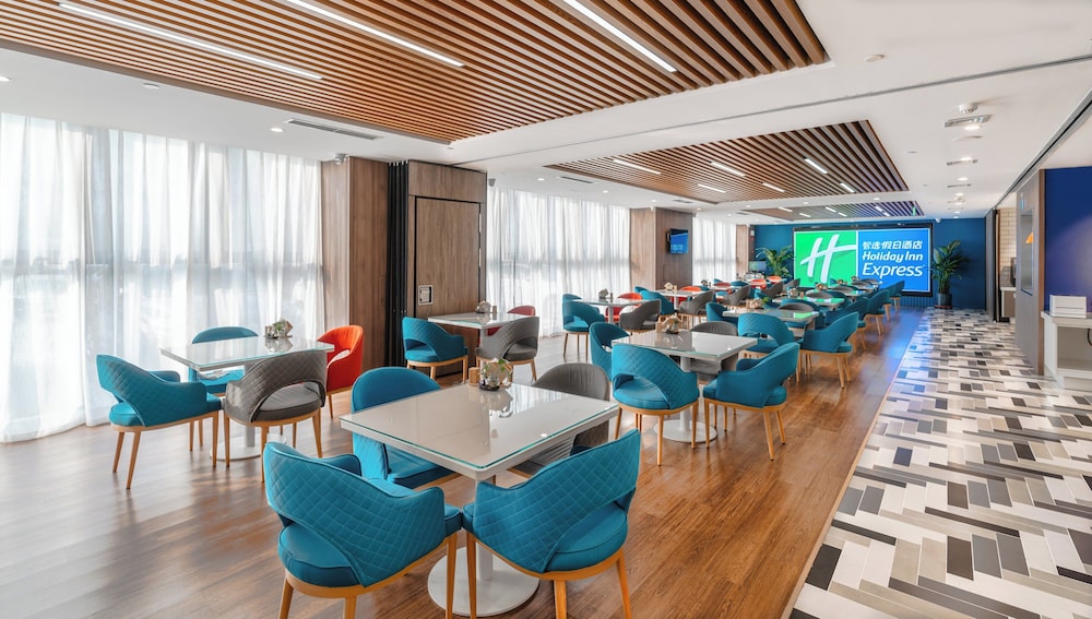 Holiday Inn Express Dongli 32/40
