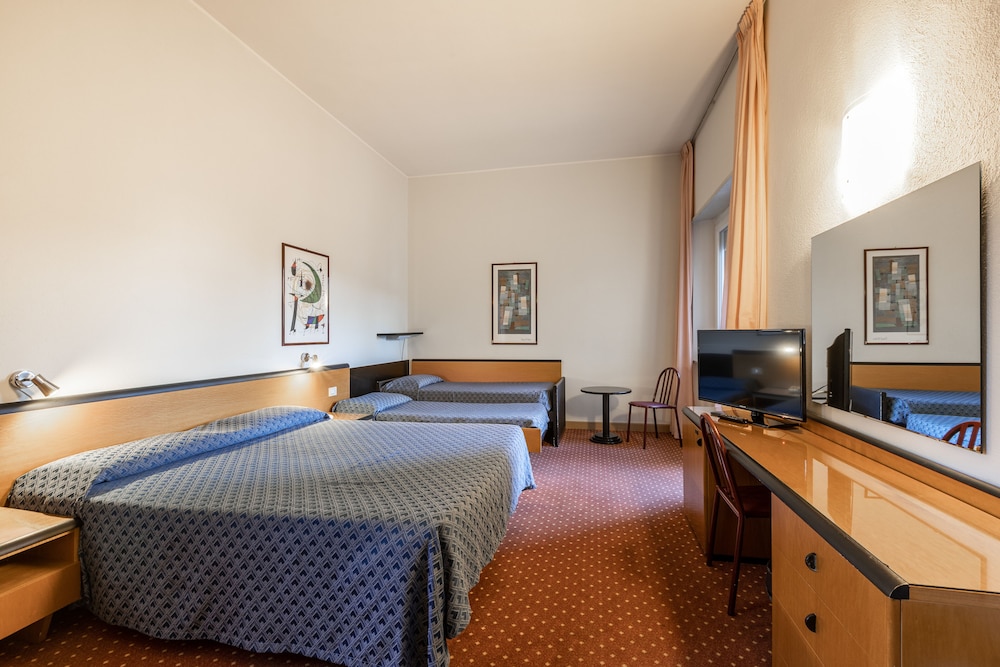 1 BEDROOM, CLASSIC, QUADRUPLE, BALCONY