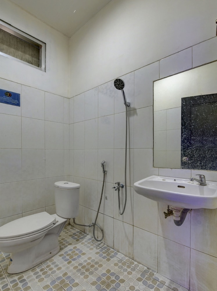 Hotel O near Tugu Simpang Haru formerly Zaara Guest House 21/24