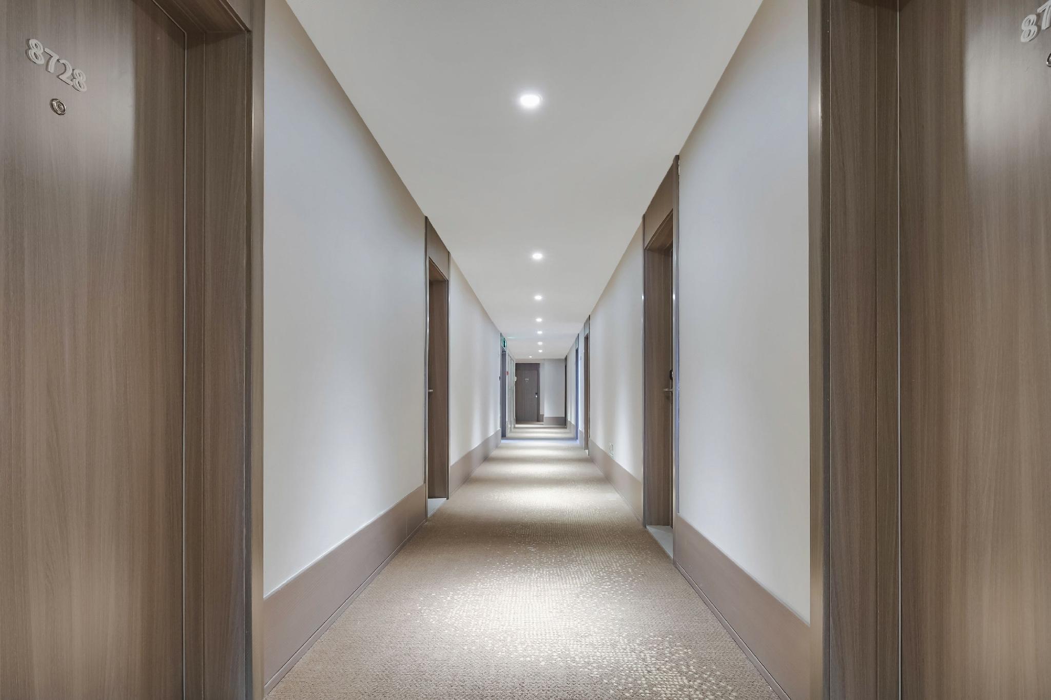 HanTing Hotel (Nanjing South Railway Station Software Avenue Hotel) 23/43