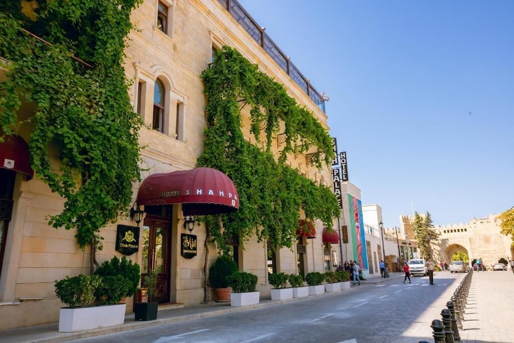Shah Palace Hotel 71/77