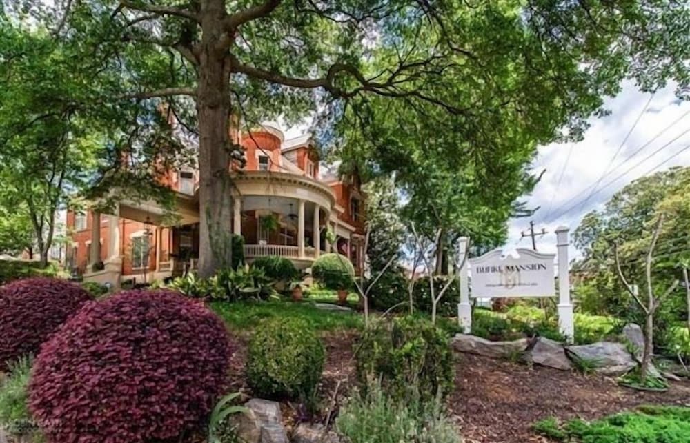Burke Mansion 37/43