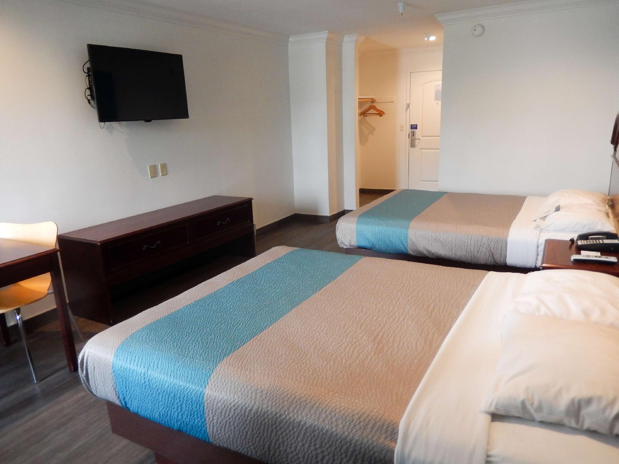 Motel6 Azusa, CA 21/32