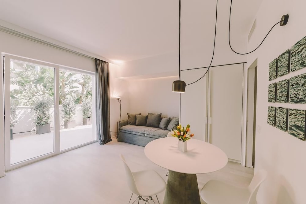 Suite 10 Home Design & Spa 55/69