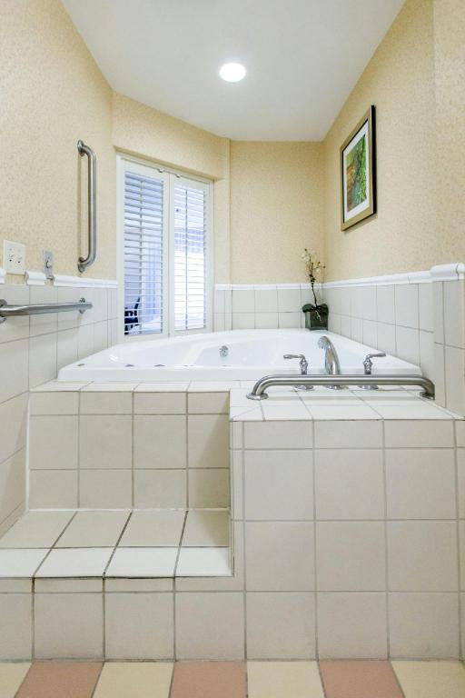 جناح بسرير كينج، Fairfield Inn & Suites Toledo North 2/2