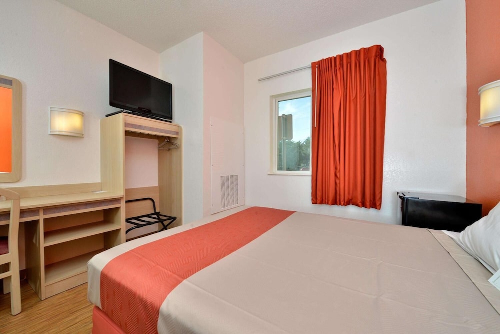 Motel6 McKinney, TX - North 17/34