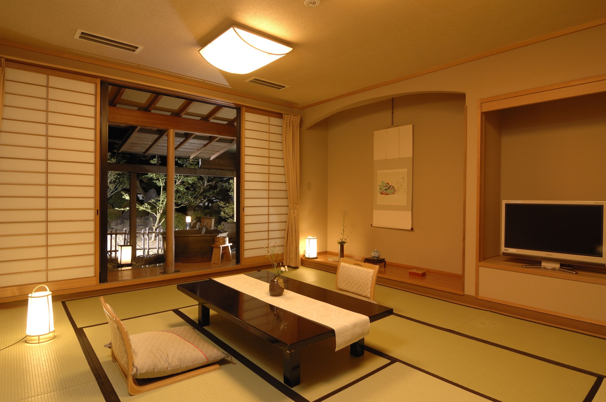 ROOM, OUTDOOR BATH