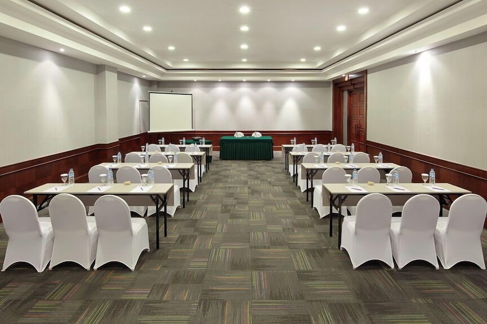 Mercure Manado Tateli Resort And Convention 25/50