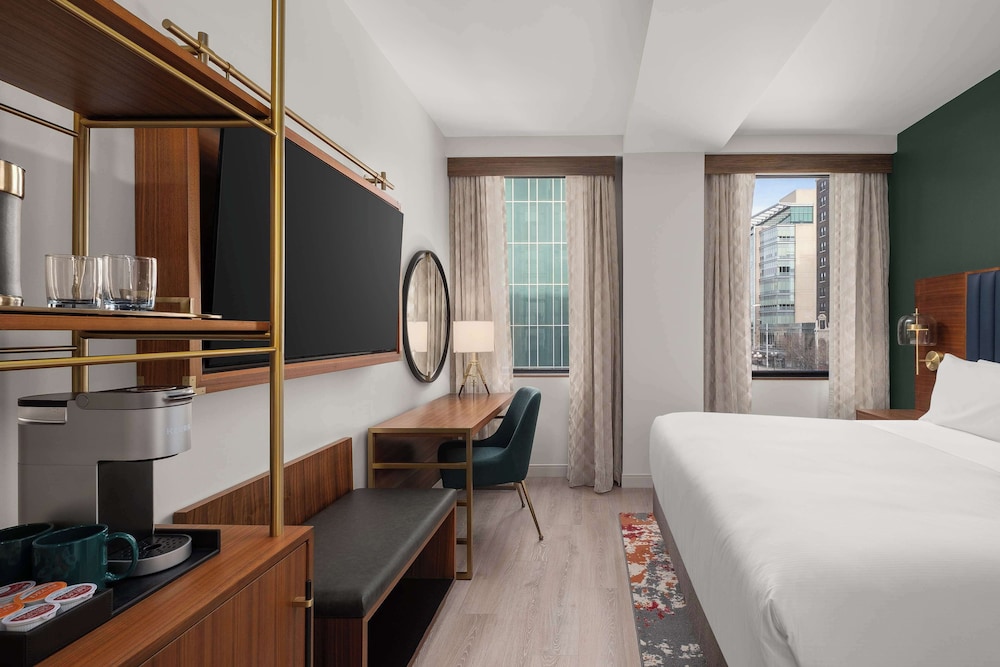 غرفة مفردة بسرير كينج لذوي الإعاقة، Hotel Ardent Dayton Downtown, Tapestry Collection by Hilton 3/5