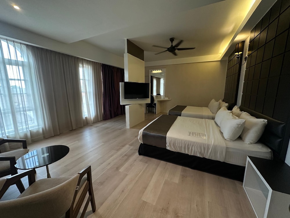 FAMILY SUITE, DELUXE
