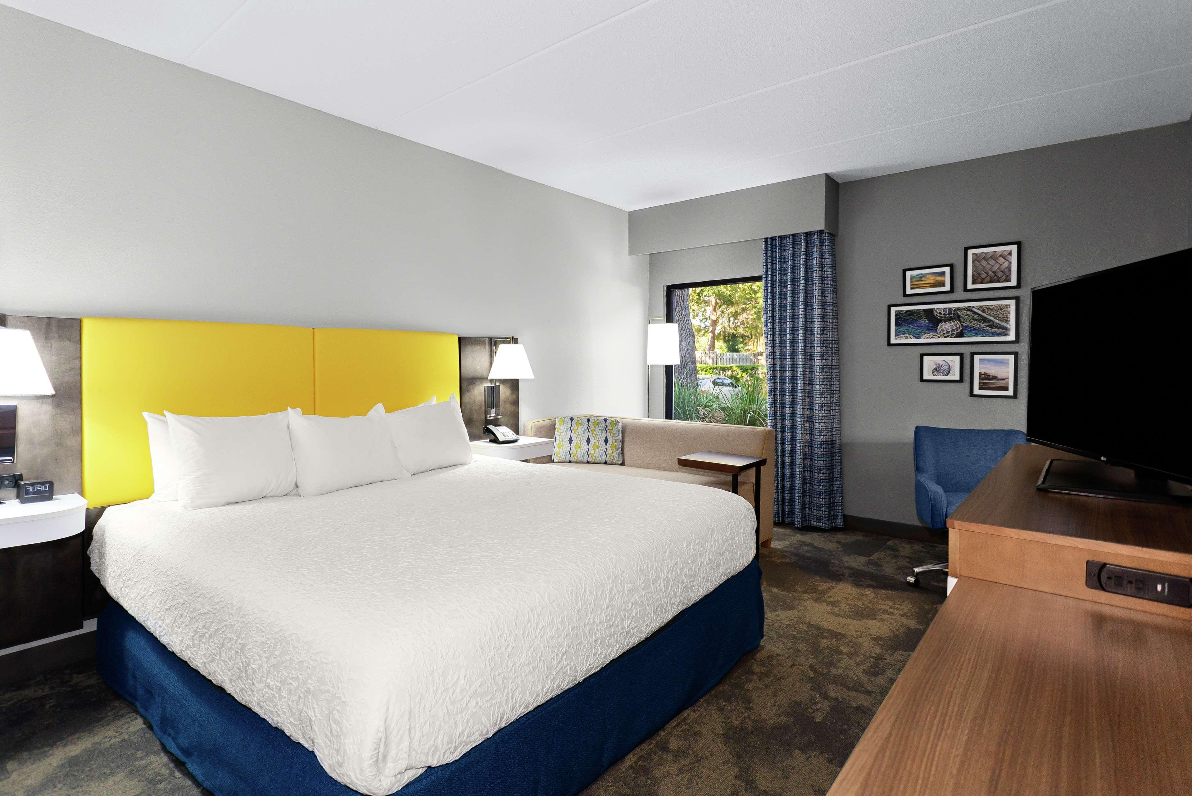 Room, King Bed, Chaise Lounge