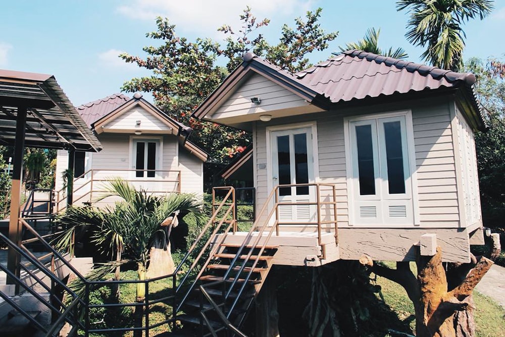 Onhill Village 45/49
