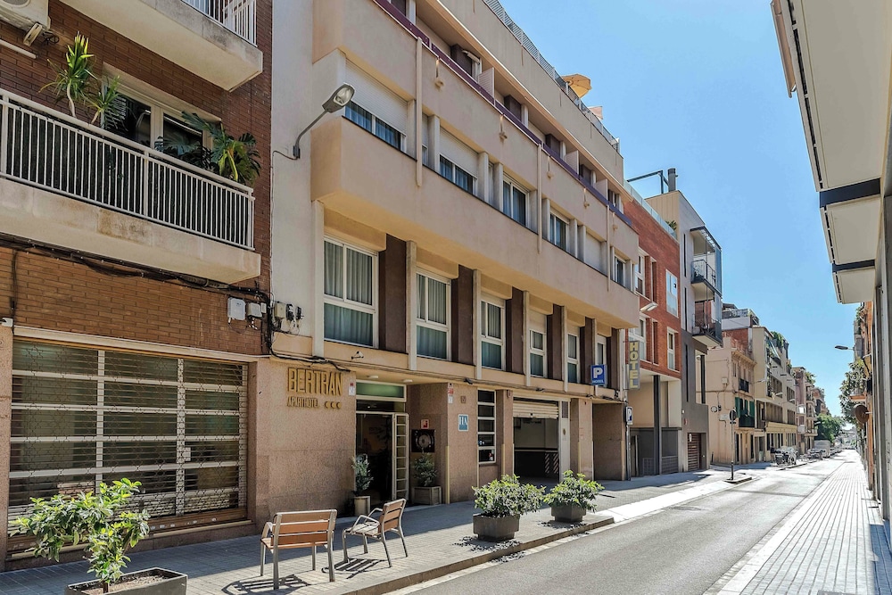 Aparthotel Bertran 99/109