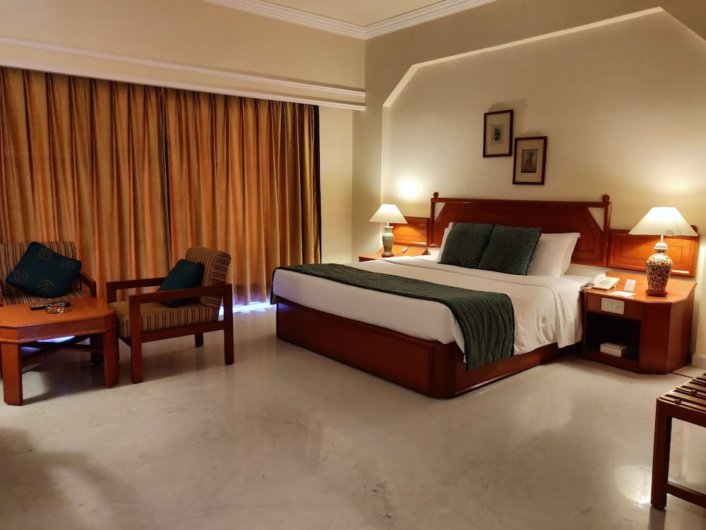 A Lake View Hotel Rajdarshan 15/49